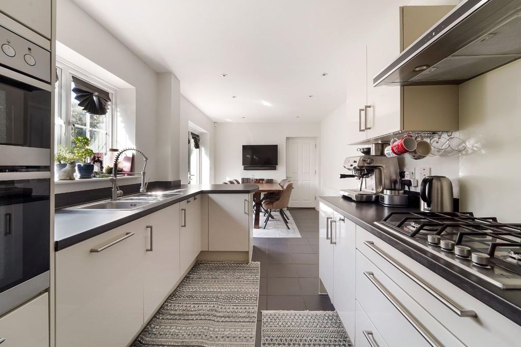 Property photo 2 of 18 Preston Manor Road (12).Jpg