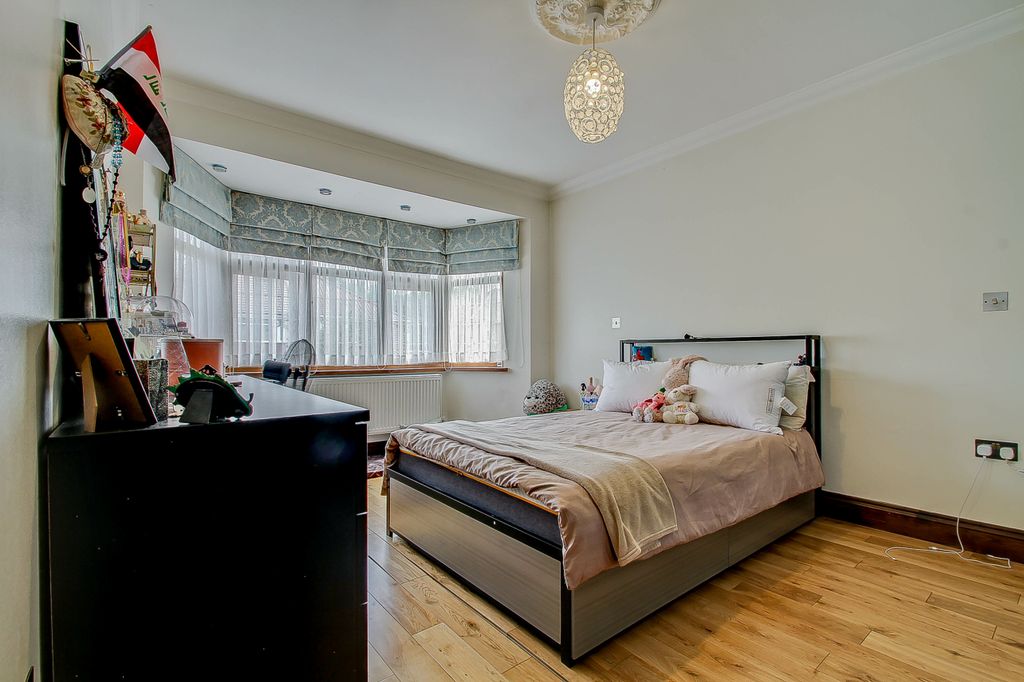 Additional image 10 of 4 bed semi-detached house for saleAshness Gardens, Greenford UB6