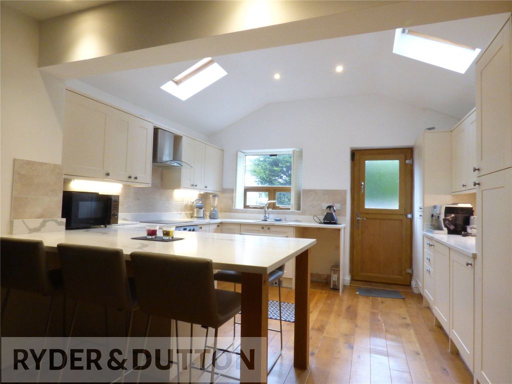 Property photo 3 of 17 Dining Kitchen