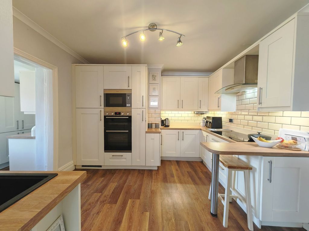 Property photo 3 of 34