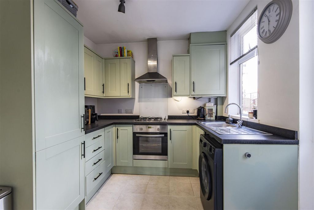 Property photo 3 of 13 Kitchen