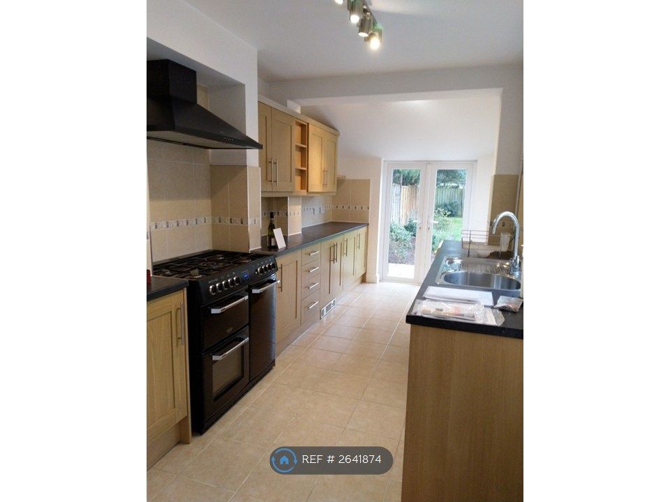 Property photo 2 of 11 Kitchen