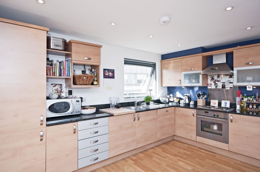 Property photo 3 of 9 Kitchen