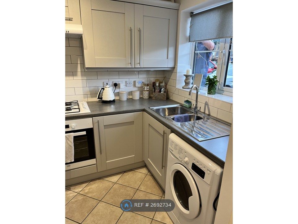 Property photo 3 of 9 Kitchen