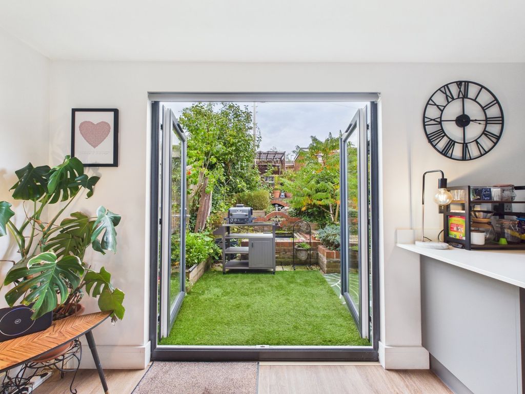 Property photo 3 of 19 Garden View