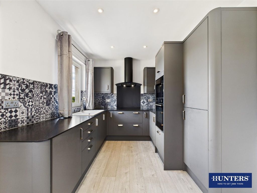 Property photo 2 of 19 Dining Kitchen