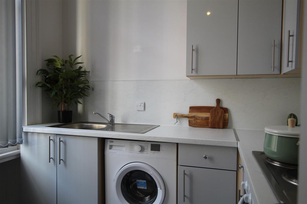Property photo 3 of 5 Kitchen