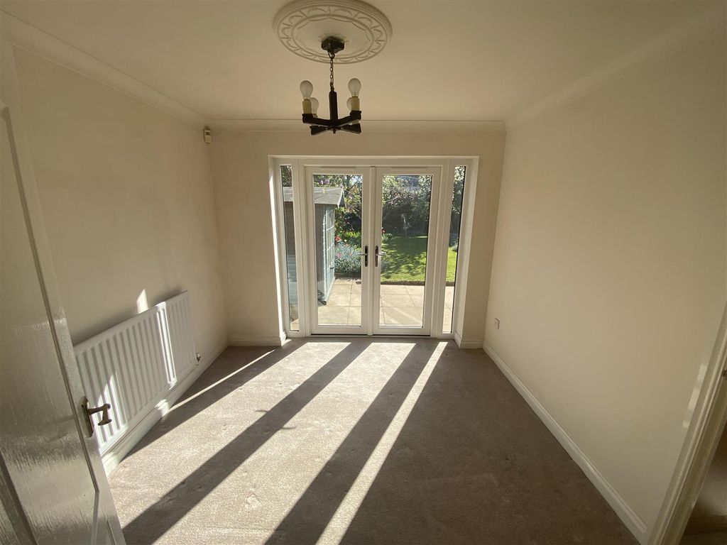 Property photo 3 of 10 Dining Room