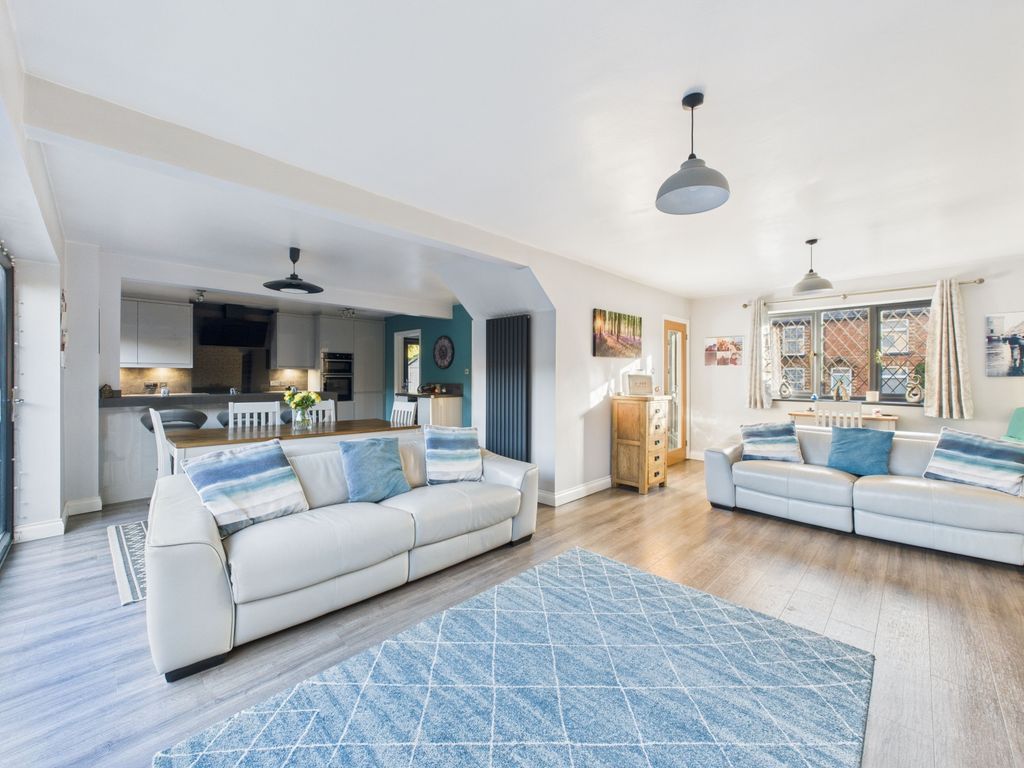 Property photo 3 of 24 3. Cam04922G0-Pr0104-Still007