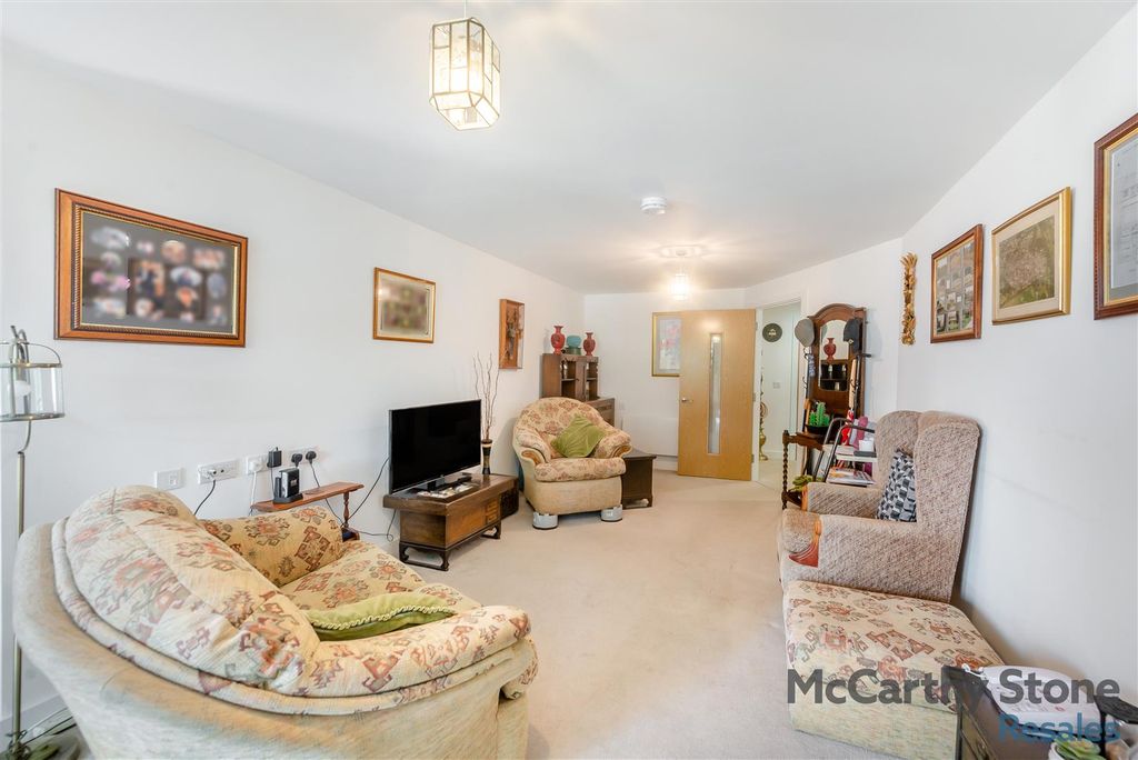 Property photo 3 of 31 8659648-Interior11.Jpg
