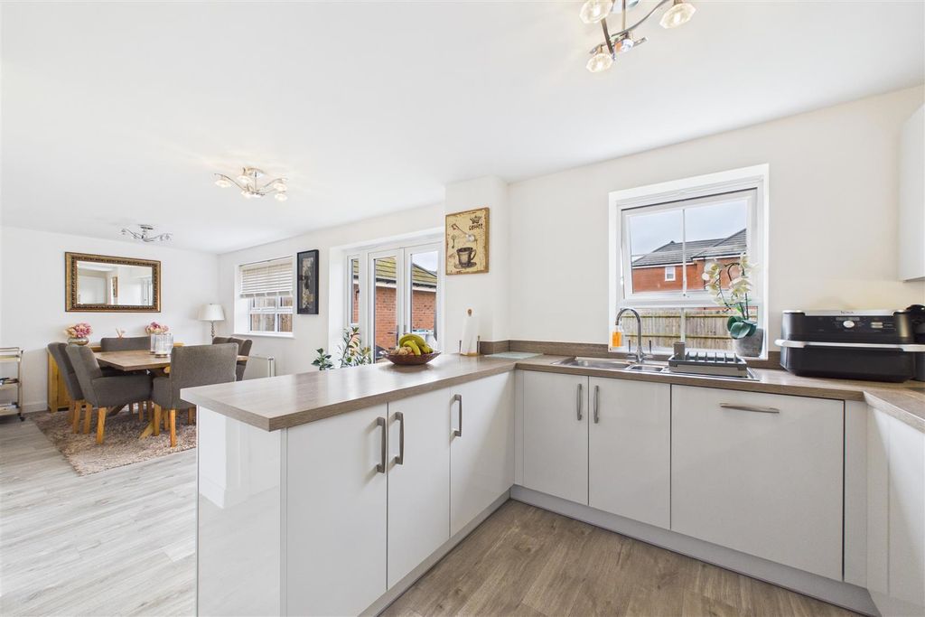 Property photo 2 of 20 Kitchen Diner