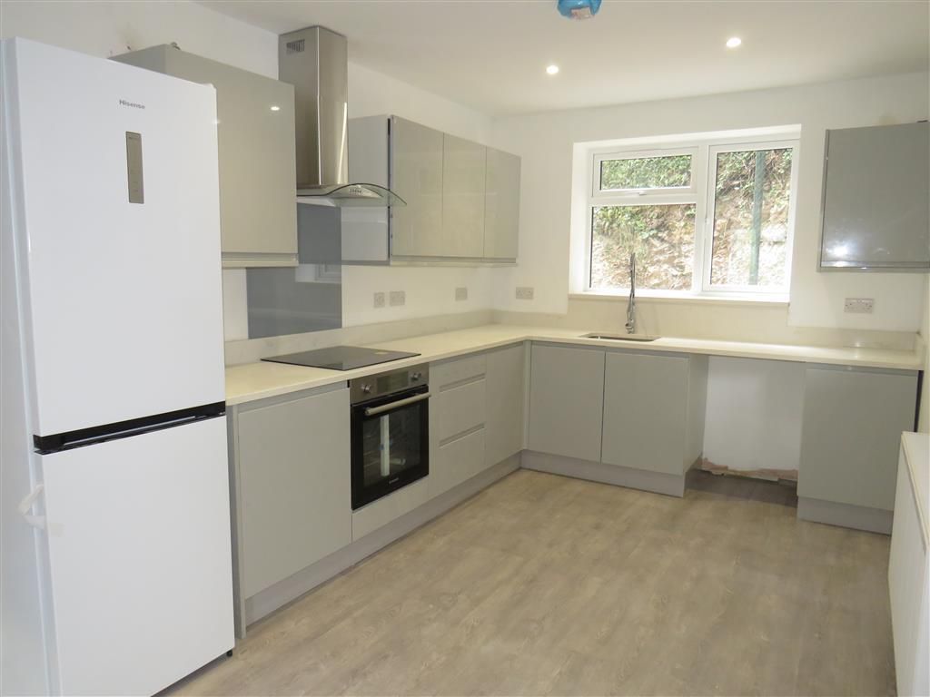 Property photo 3 of 6 Kitchen