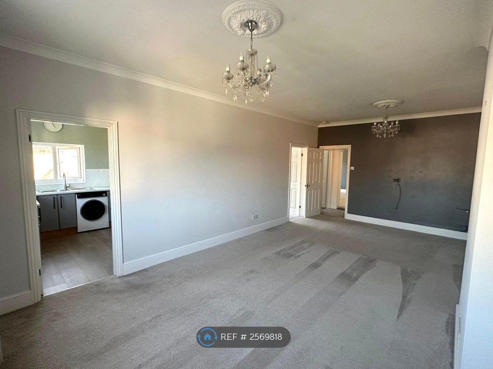 Property photo 3 of 9 Living/Dining