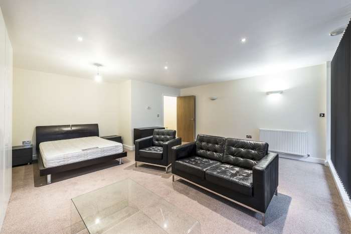 Property photo 1 of 10 Studio