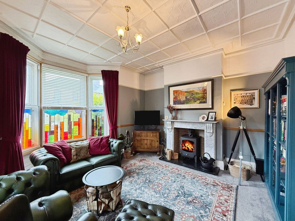 Property photo 2 of 33