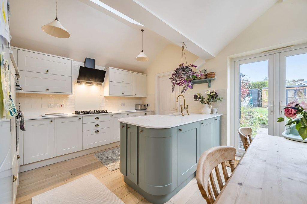 Property photo 2 of 22 Kitchen/Breakfast Room (1)