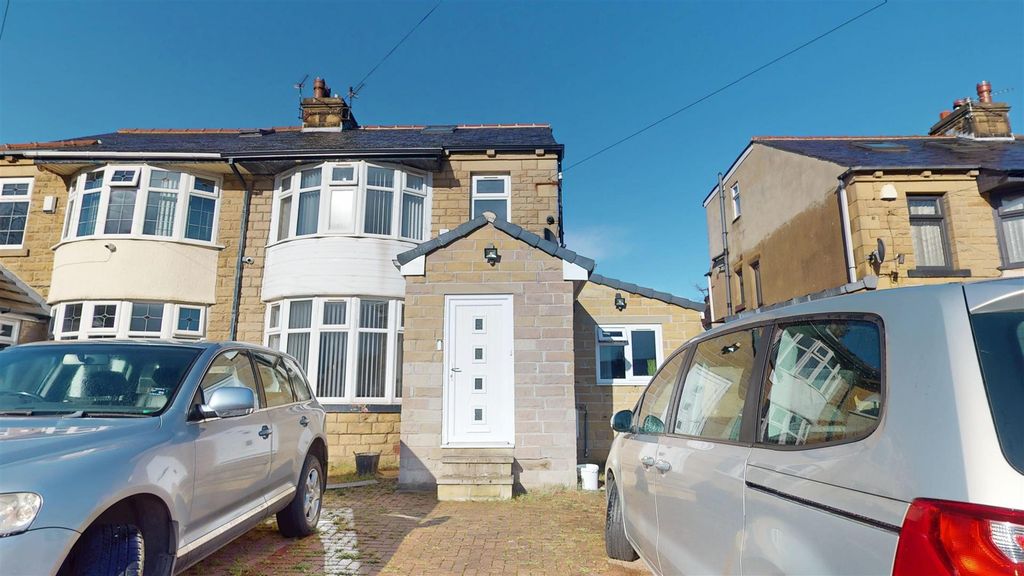 Property photo 1 of 16 External