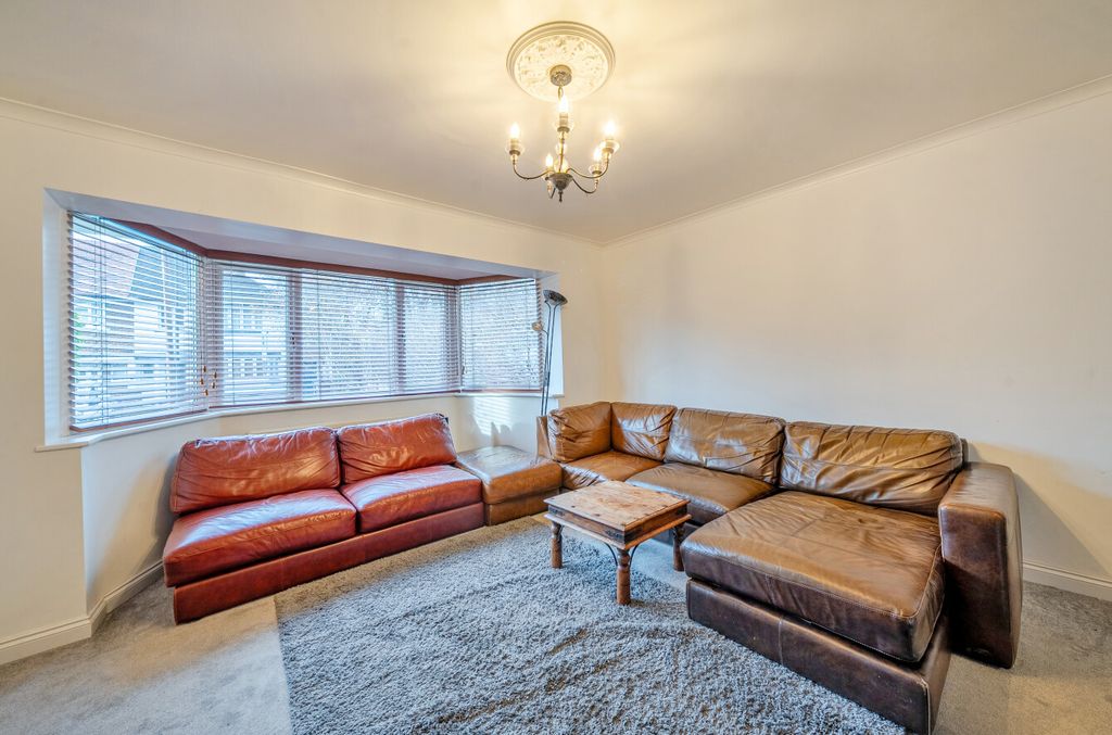 Property photo 2 of 20 1383250-2-6936Ad1...