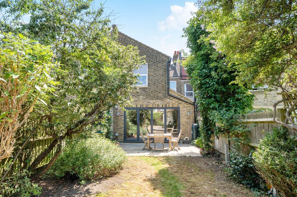 Property photo 3 of 18
