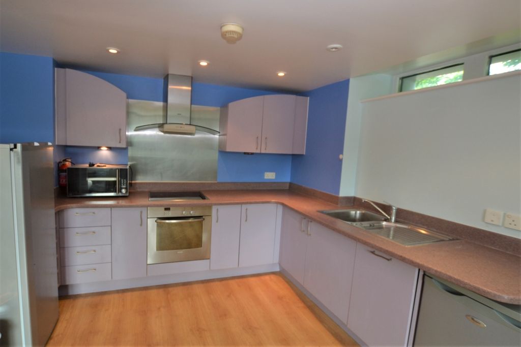 Property photo 3 of 10 Kitchen Area