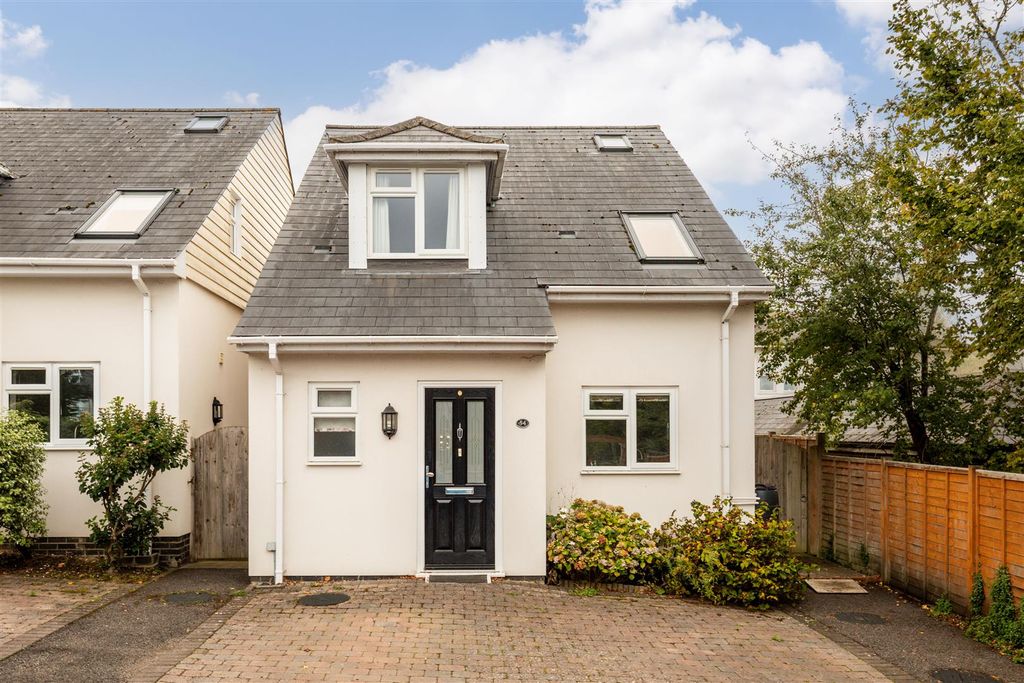 Property photo 1 of 16 54 St Edmunds Road-13.Jpg