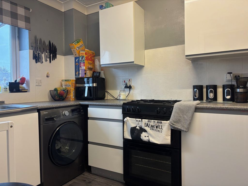 Property photo 3 of 7 Kitchen