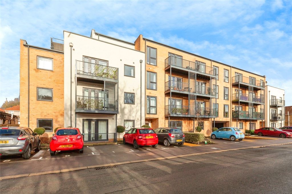 Property photo 1 of 18 External