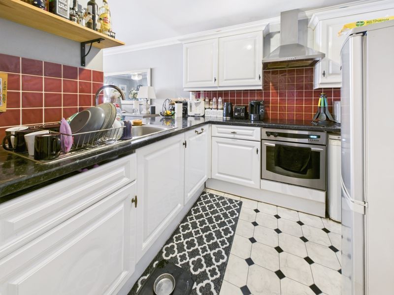 Property photo 3 of 8 Kitchen