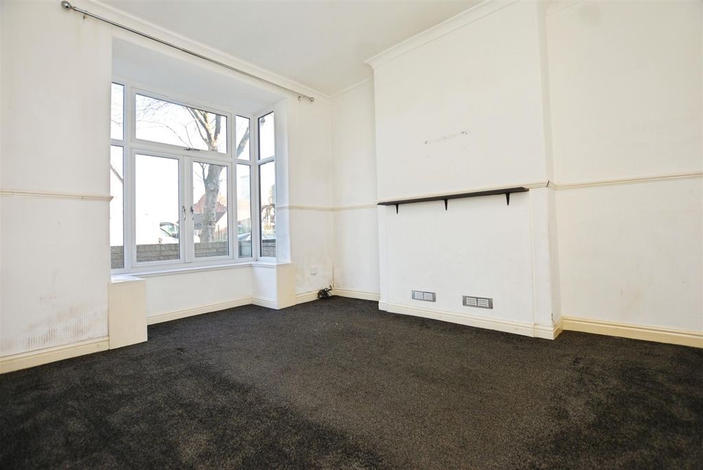 Property photo 2 of 14 Living Room