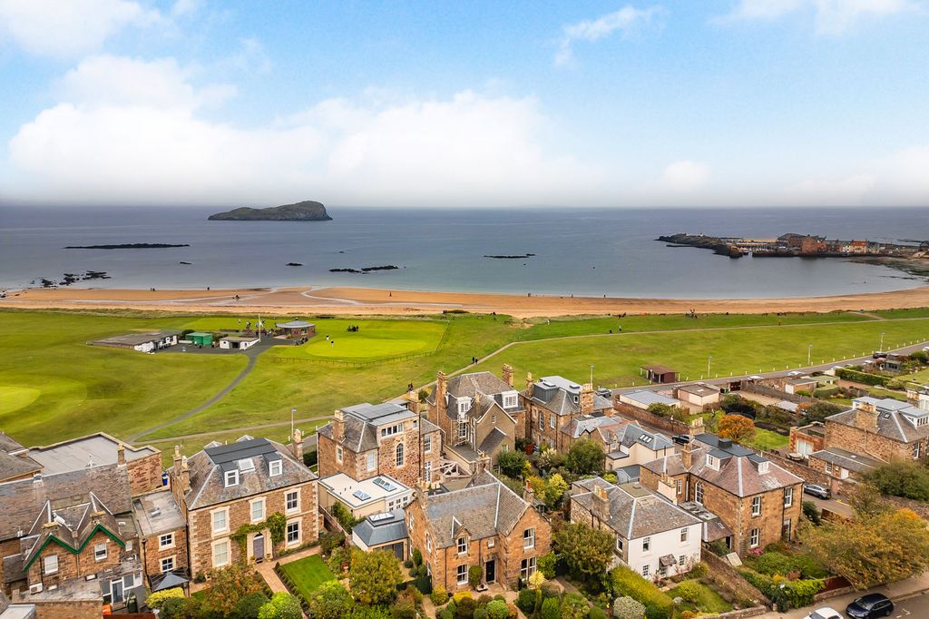 Property photo 2 of 25