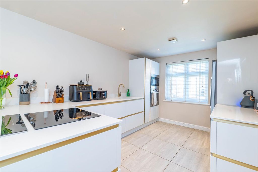 Property photo 3 of 32 Kitchen/Dining Room