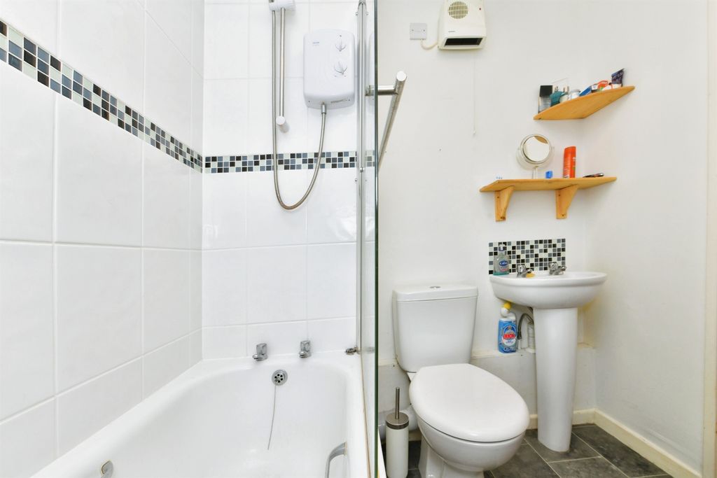 Property photo 3 of 18 Image