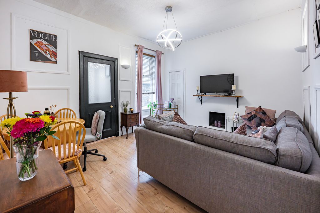 Property photo 2 of 33