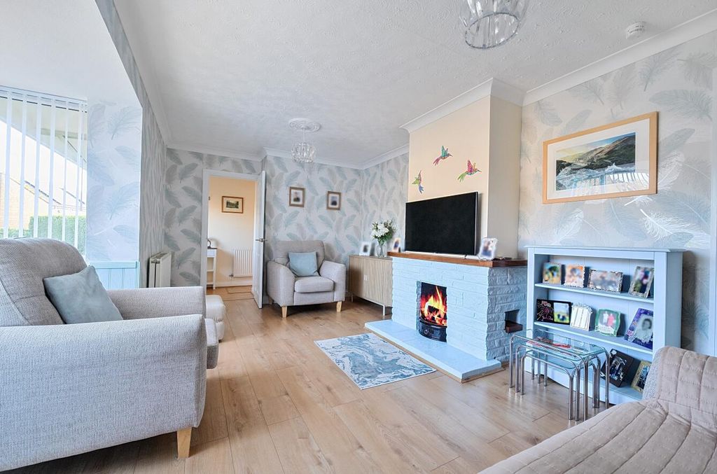 Property photo 2 of 15 1373171-9-68Fb5B84E5859-Arw-1.Jpg