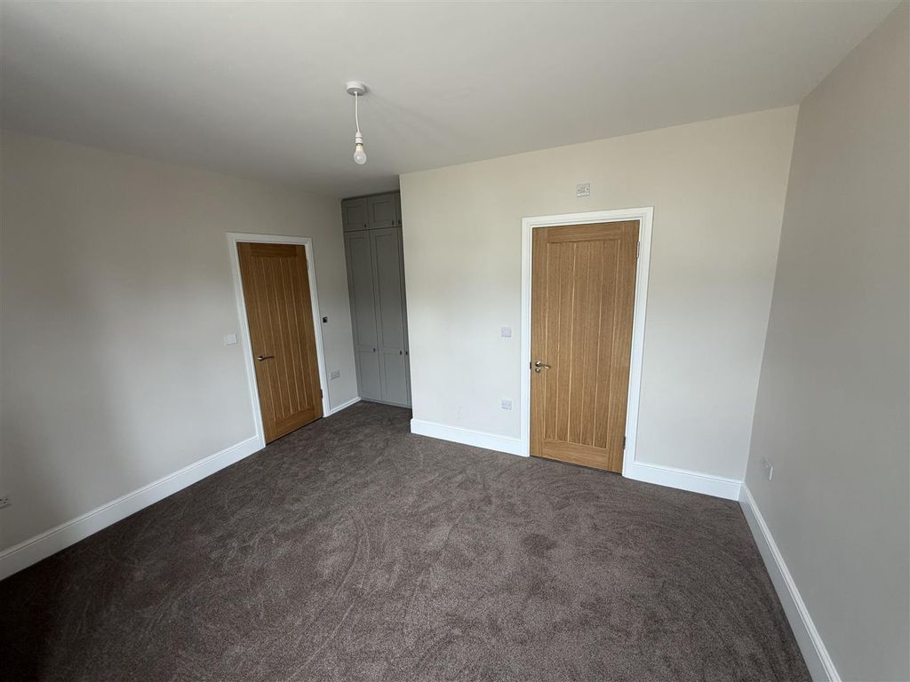 Property photo 2 of 10 Tempimageovaxlv.Jpg