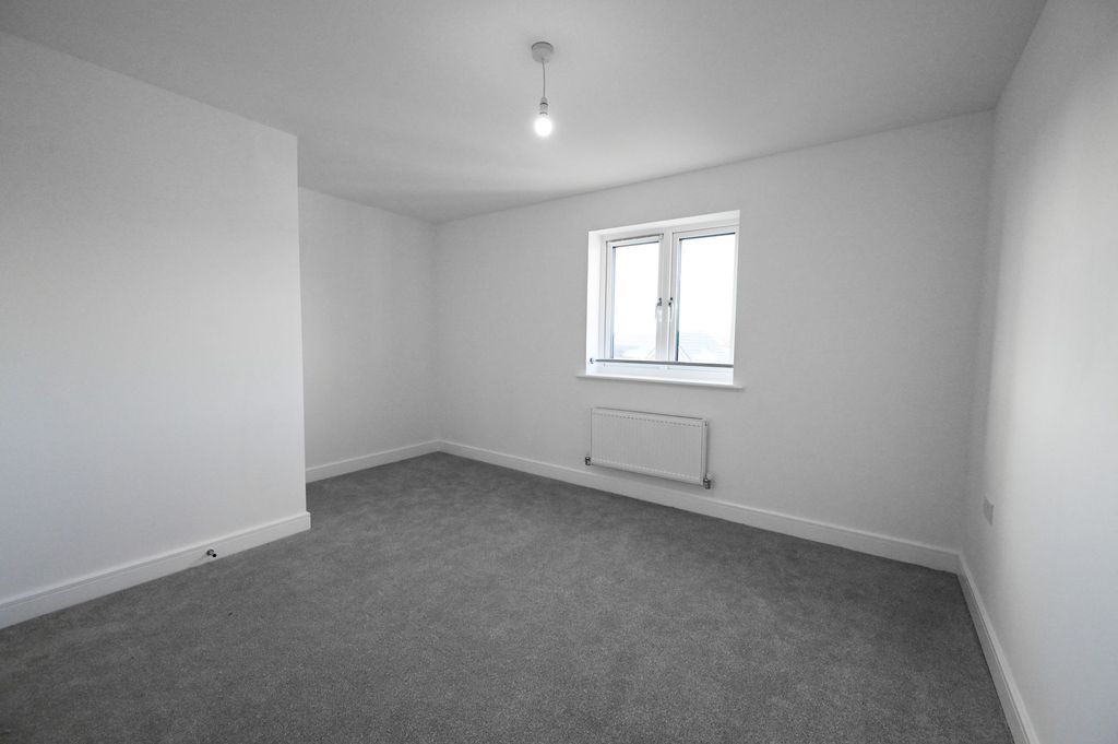 Property photo 3 of 8 Bedroom