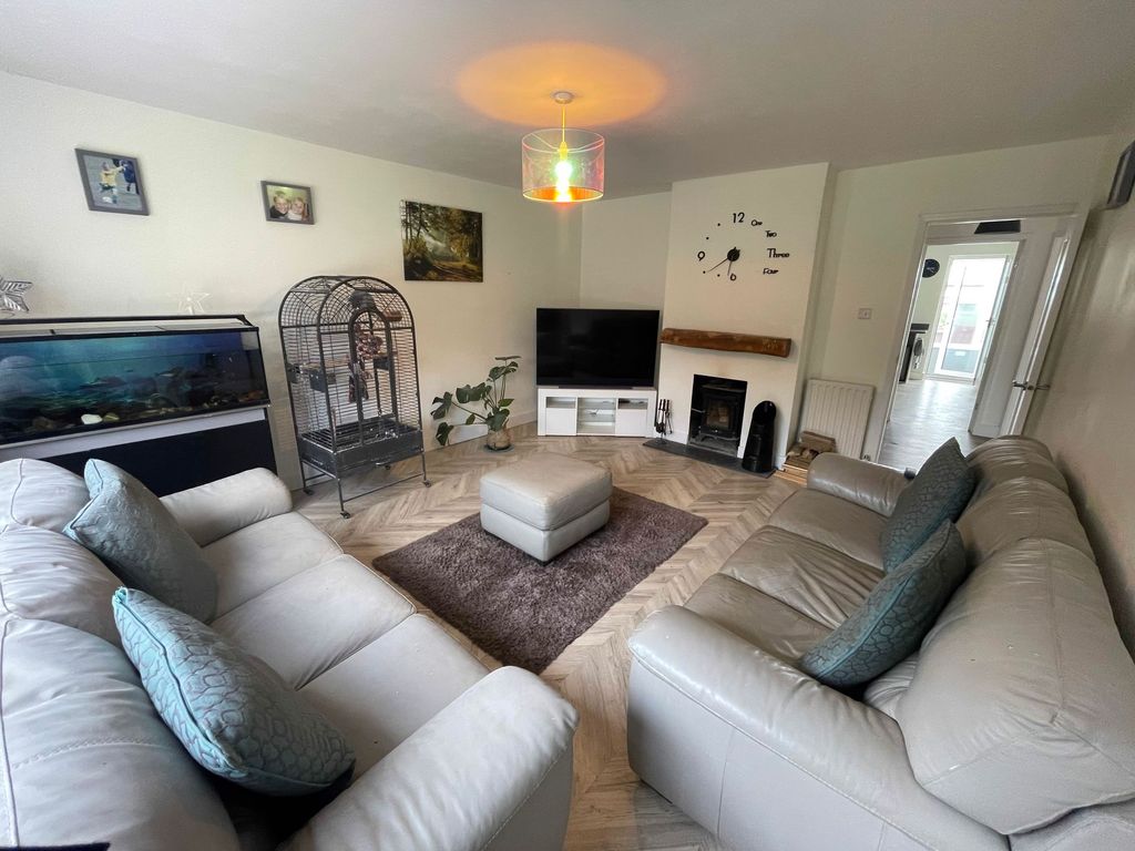 Property photo 2 of 16 Photo 9