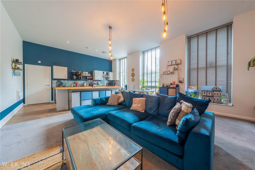 Property photo 2 of 21 Picture No. 23