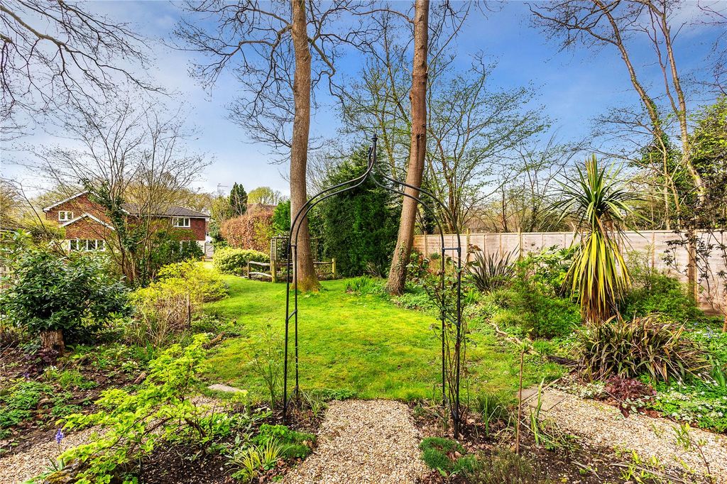 Property photo 2 of 37 House. Partnership