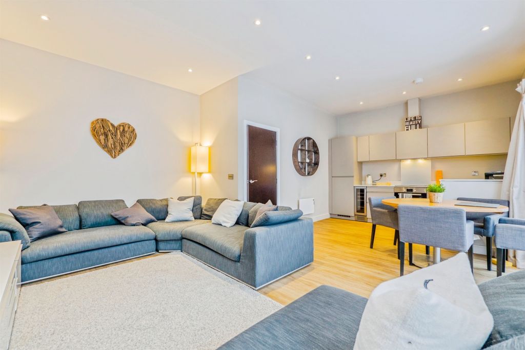 Property photo 2 of 20