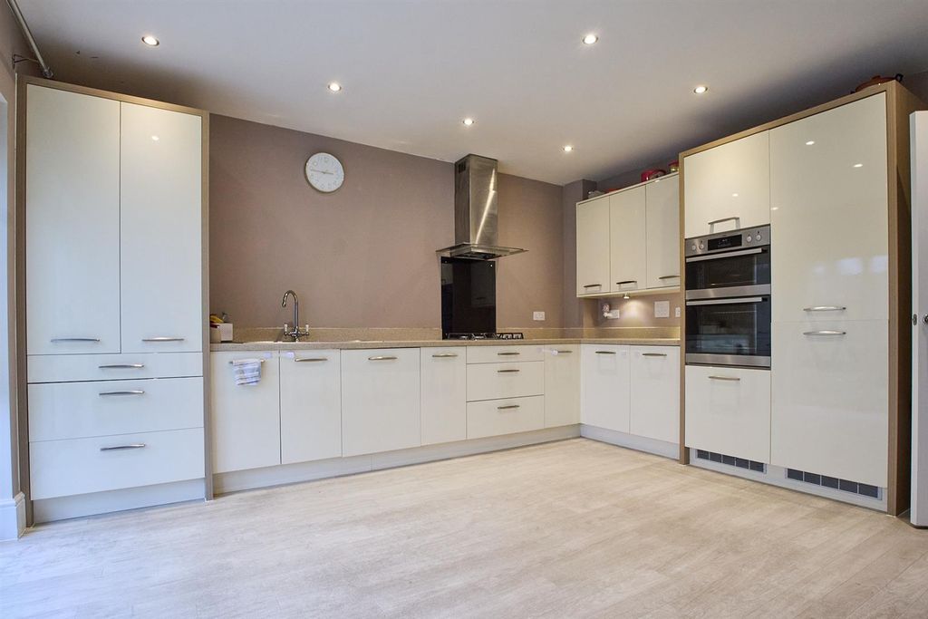 Property photo 2 of 12 Porter Close Hk 1.Jpg