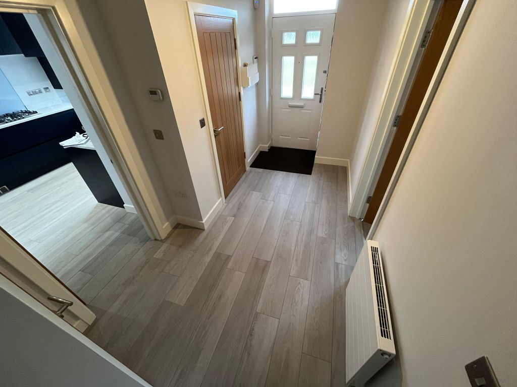 Property photo 2 of 32 Entrance Hall