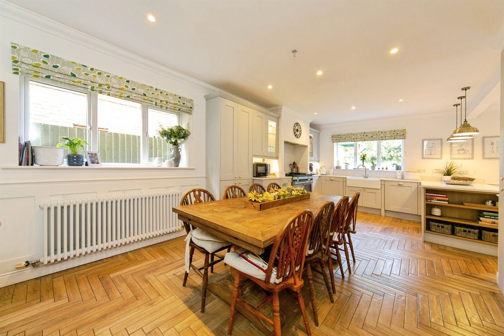 Property photo 3 of 27