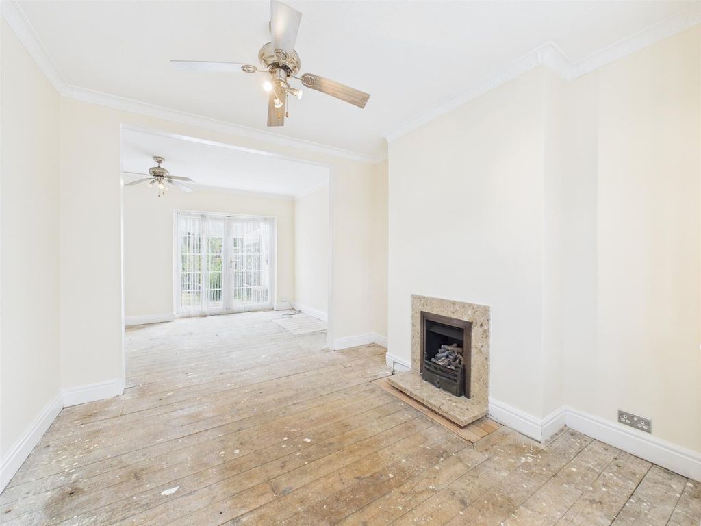 Property photo 3 of 11 Cam05080G0-Pr0136-Still007.Jpg