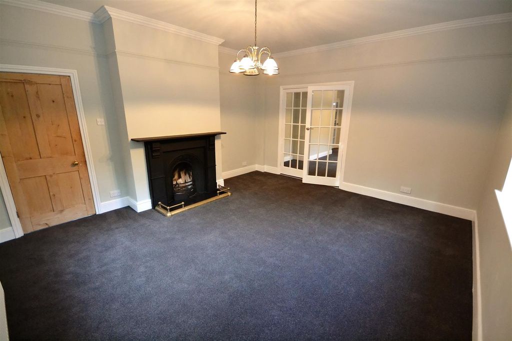 Property photo 3 of 12 Lounge