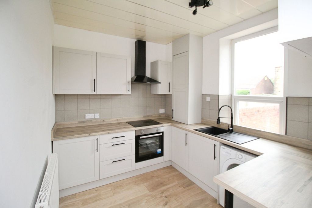 Property photo 3 of 12 Kitchen