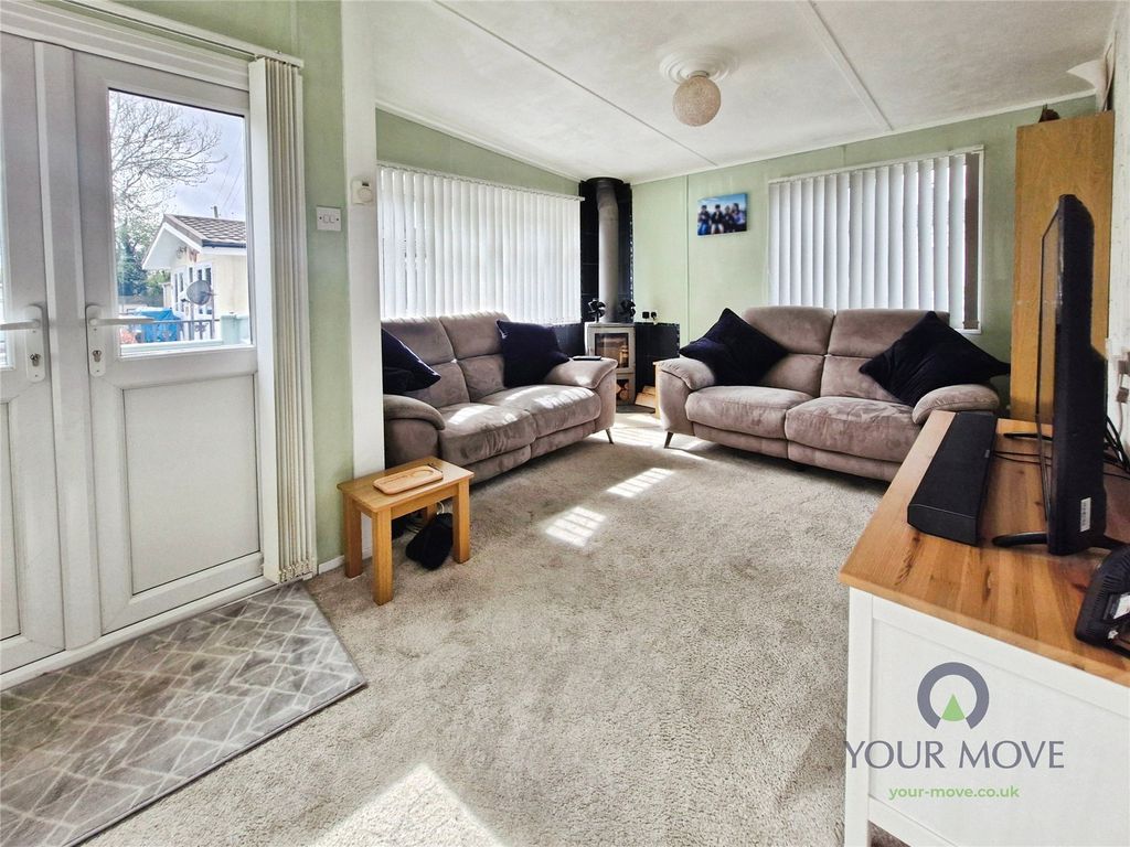 Property photo 3 of 15 Kitchen/Lounge/Diner