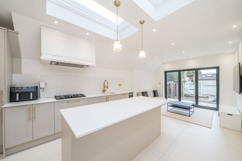 Property photo 3 of 8