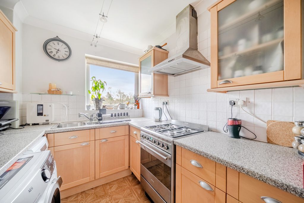 Property photo 3 of 14 1382695-2-691F2Ac...