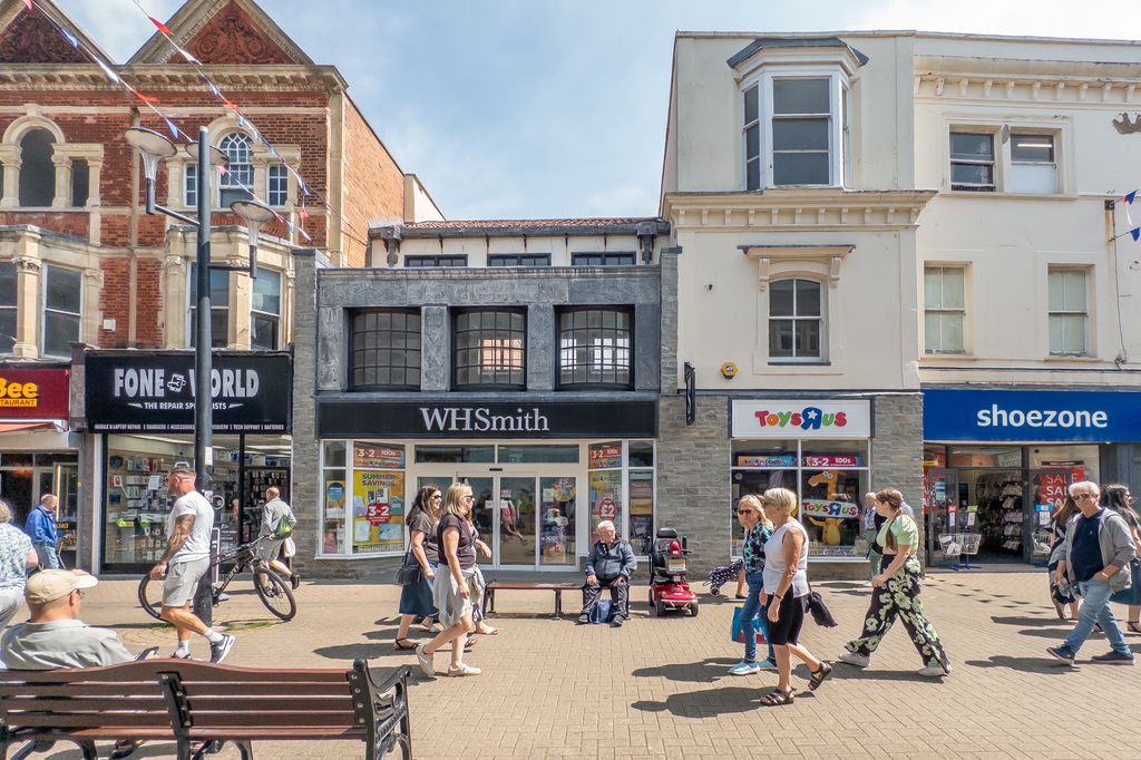 Property photo 1 of 32